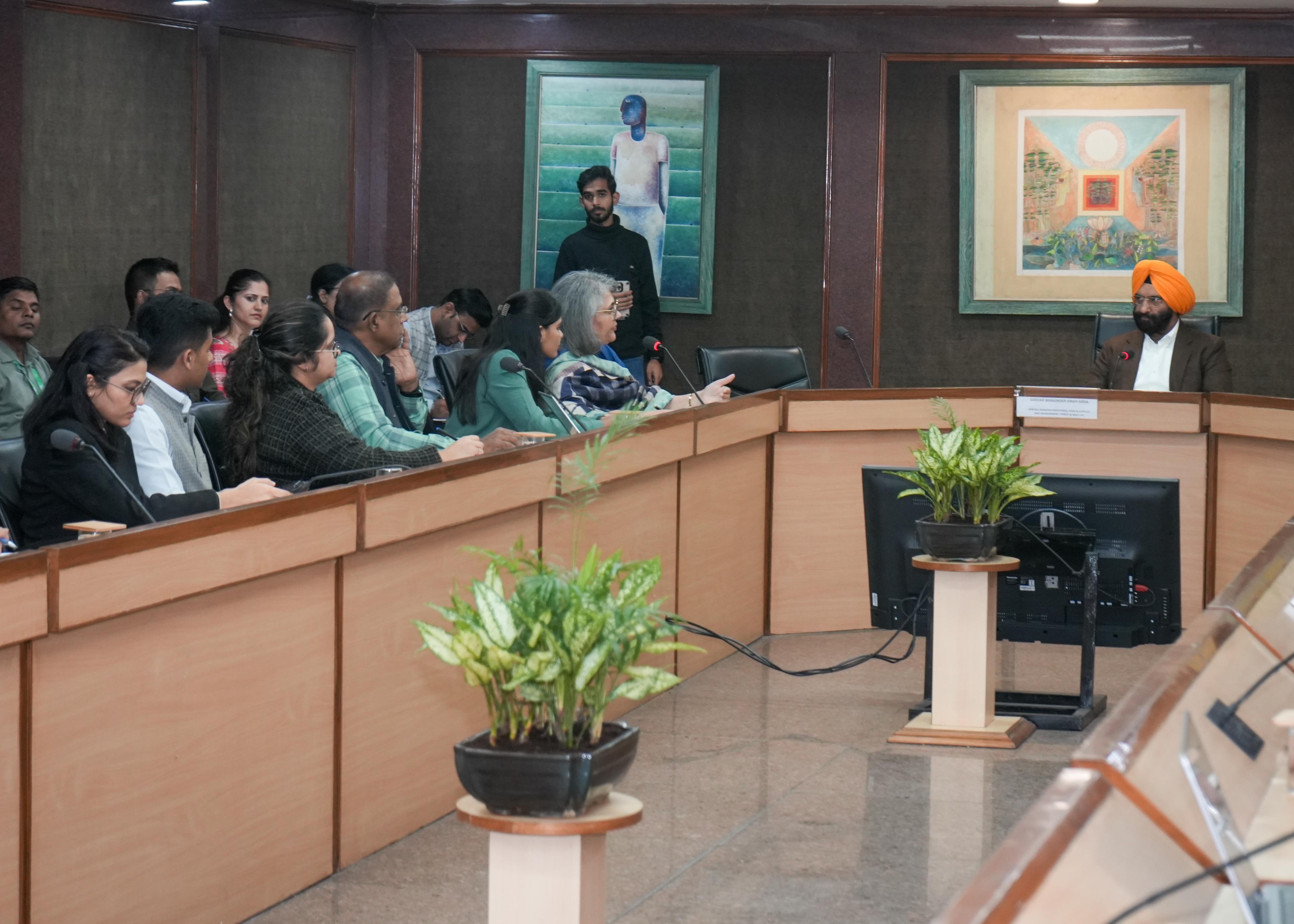 Anti&Pollution Protesters Meet Minister, Discuss How To Improve Delhi's Air