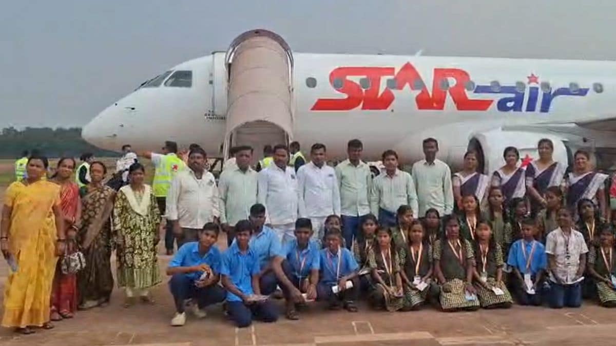 Karnataka School Headmaster Funds Students' First&Ever Flight, Wins Hearts