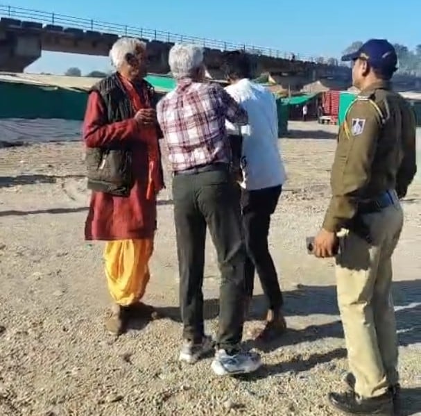 IAS Officer Slaps, Abuses Shopkeeper For Urinating Near Sacred Narmada River