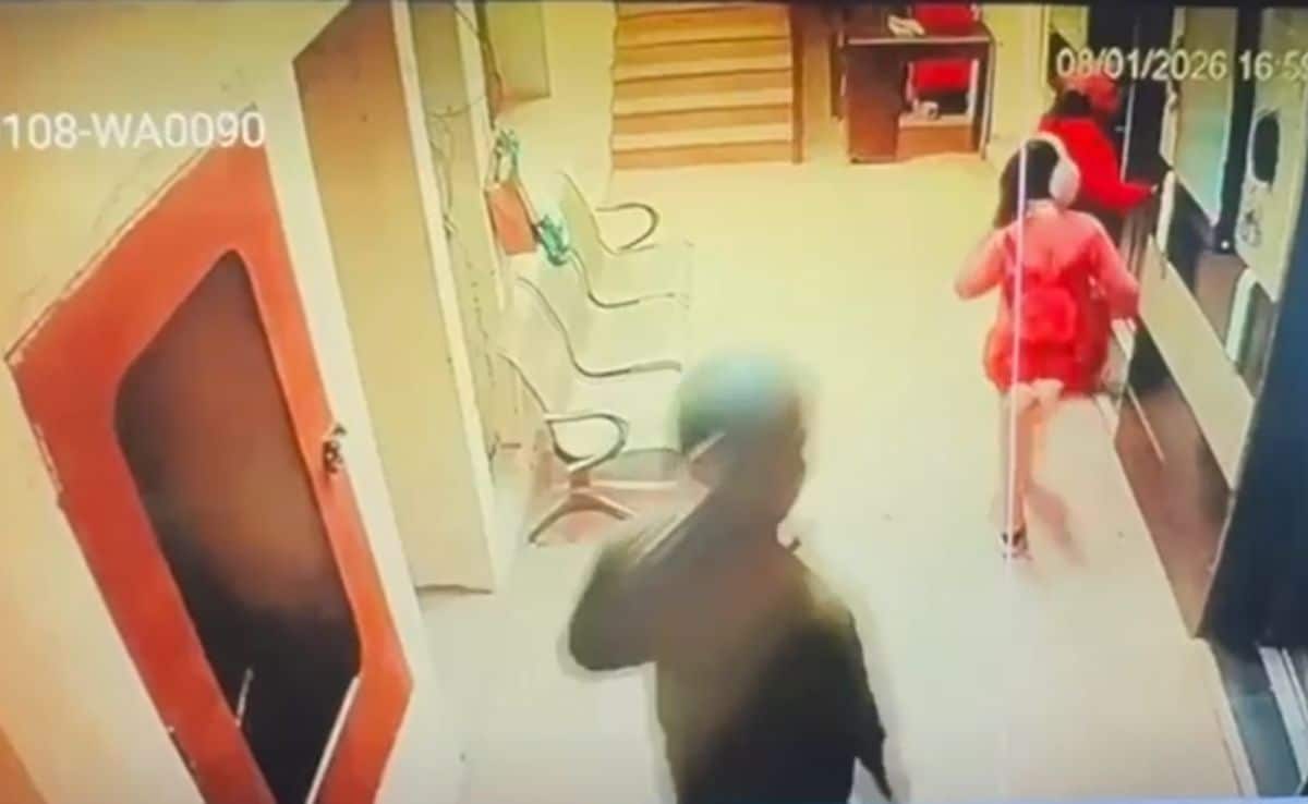 On Camera: Chain Snatching Attempt Inside Lift At Greater Noida High Rise