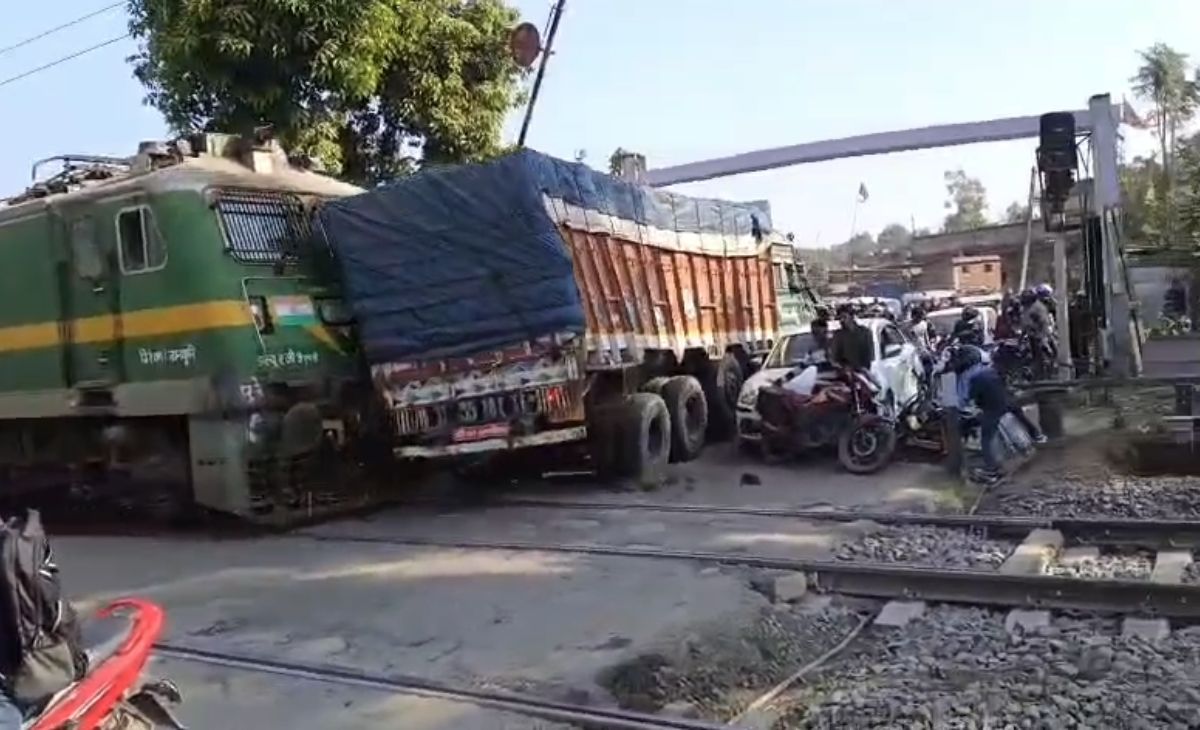 Video: Train Rams Truck, Nearly Topples It At Level Crossing In Jharkhand