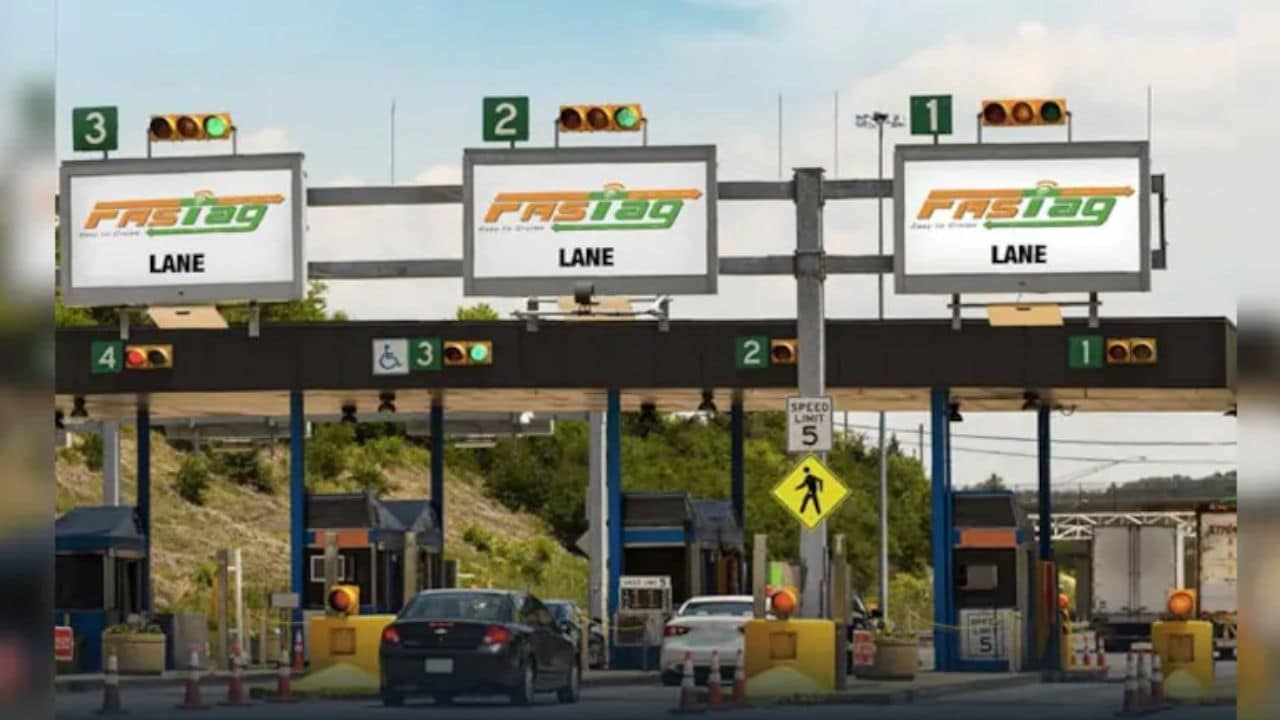 No More Cash At Toll Plazas From Today: NHAI Mandates 100% Digital Payments For All Users
