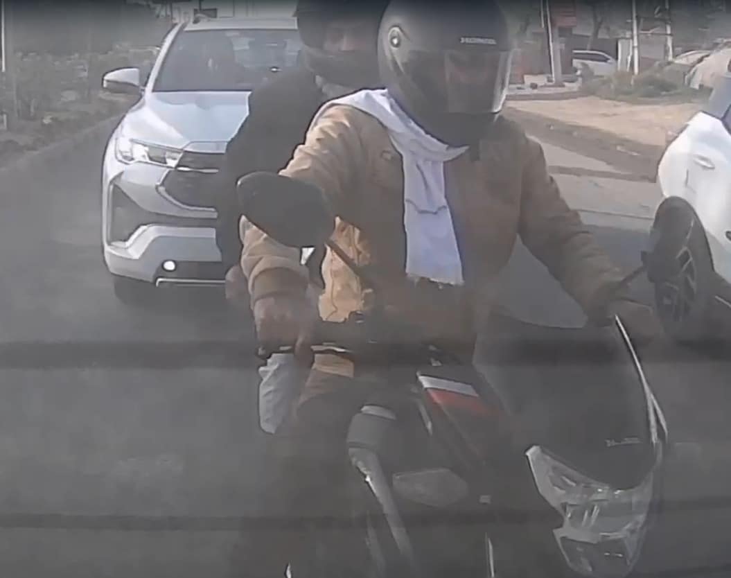 On Camera, Innova Crushes Biker At Red Light On Faridabad&Gurugram Road