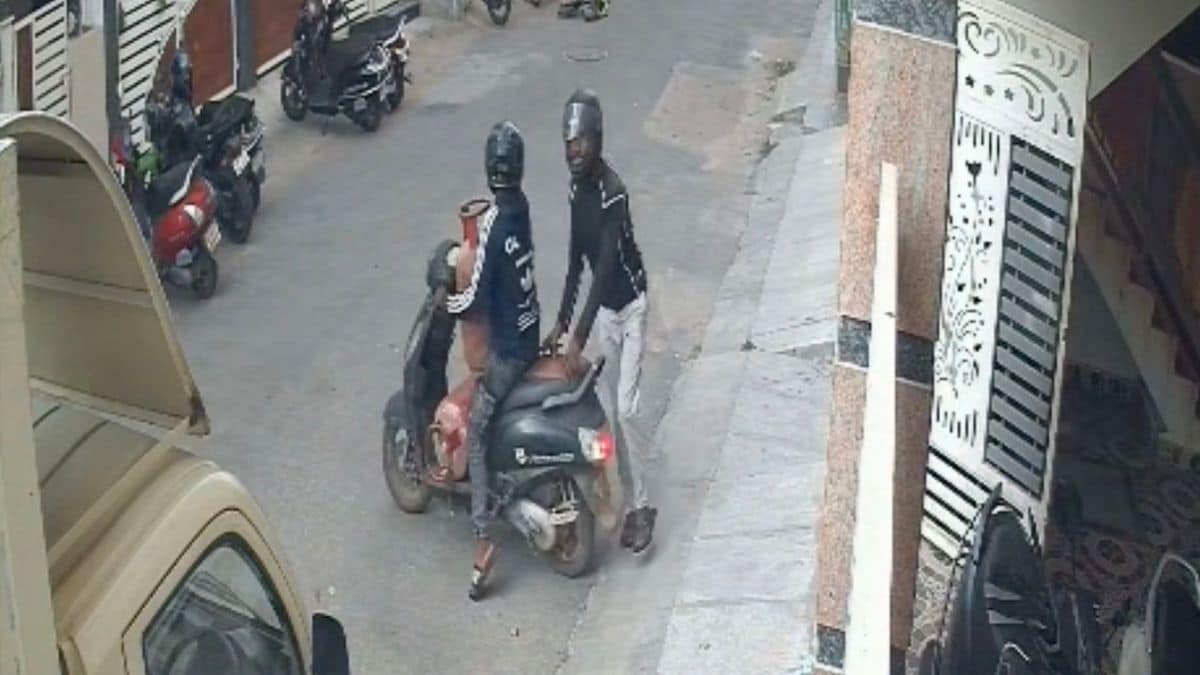 On Camera, Gas Cylinders From Bengaluru Home Stolen Amid LPG Supply Concerns