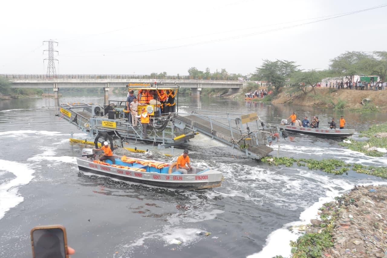 Yamuna Clean&Up Goes High&Tech, Delhi Deploys Multitasking 'Harvesters'
