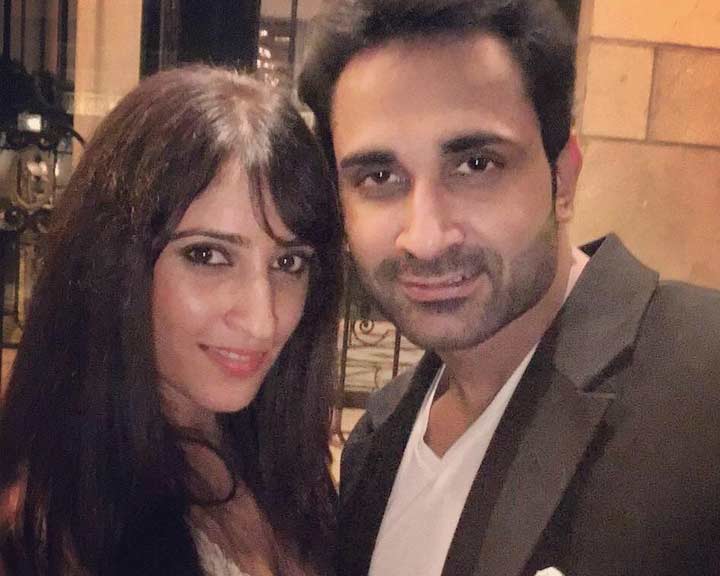 एयर होस्टेस अनिसिया बत्रा को पहले गर्दन में चोट लगी थी