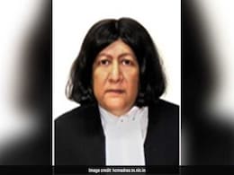 जस्टिस इंदिरा बनर्जी लेंगी शपथ, आज से सुप्रीम कोर्ट में होंगी तीन महिला जज जस्टिस इंदिरा बनर्जी लेंगी शपथ, आज से सुप्रीम कोर्ट में होंगी तीन महिला जज