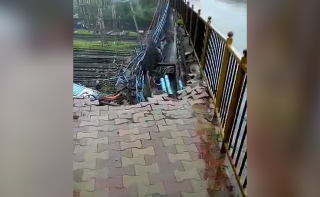 Mumbai Rains LIVE: Railway Minister Orders Probe In Andheri Bridge Collapse