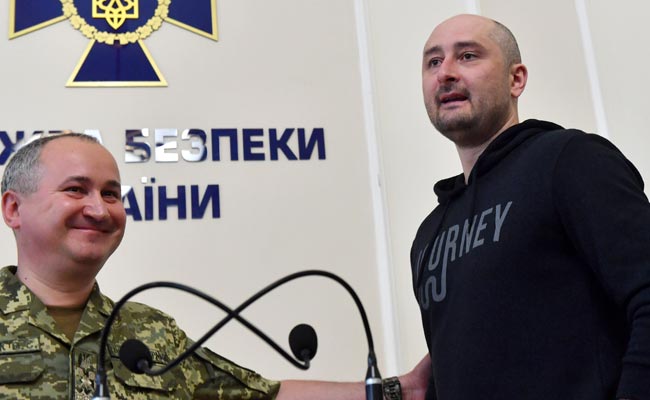 Anti-Kremlin Journalist Who Faked Death Didn't Want To Share Skripal's Fate