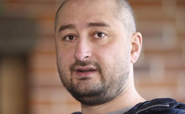 Anti-Kremlin Journalist Smeared In Pig's Blood To Fake Murder
