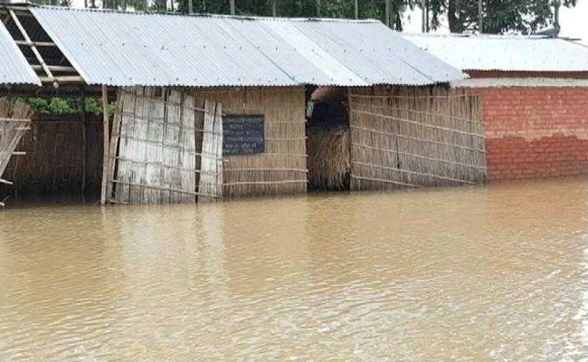 असम में बाढ़ की स्थिति गंभीर, राजनाथ ने CM को हर संभव सहायता का आश्वासन दिया