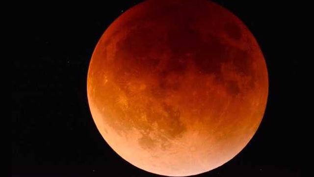 Chandra Grahan 2018 will be total lunar eclipse where the world will see 'Blood moon'