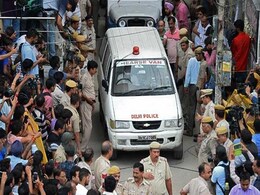 बुराड़ी मौतें: छह शवों का पोस्टमॉर्टम हुआ, सभी की मौत लटकने की वजह से हुई, शरीर पर चोट का कोई निशान नहीं बुराड़ी मौतें: छह शवों का पोस्टमॉर्टम हुआ, सभी की मौत लटकने की वजह से हुई, शरीर पर चोट का कोई निशान नहीं
