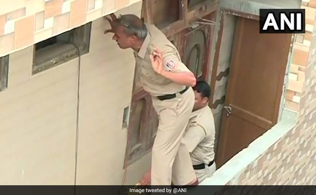 दिल्ली : पर्चे में लिखे मौत के तरीके और दिन, तो क्या तंत्र-मंत्र के चक्कर में गई 11 जानें? रिश्तेदारों ने नकारा 