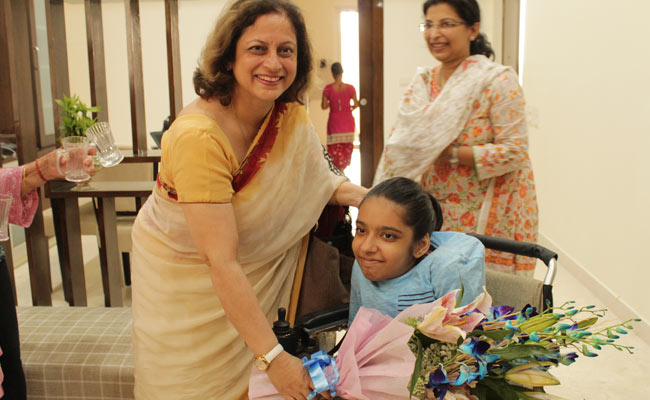 CBSE Result 2018: रीढ़ की गंभीर बीमारी से जूझ रही अनुष्‍का पांडा ने दिव्‍यांग कैटगरी में किया टॉप