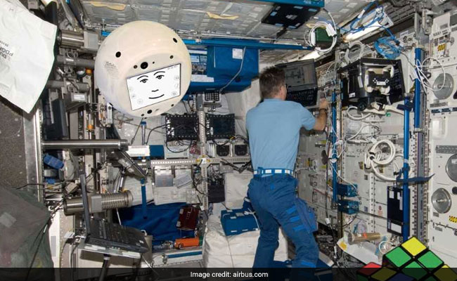 AI Robot Cimon Reaches Space Station Aboard SpaceX Dragon