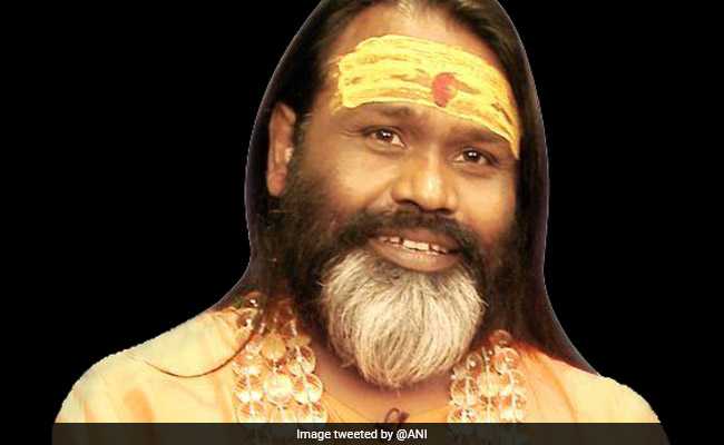 दिल्ली : रेप के मामले में आरोपी दाती महाराज पुलिस के सामने पेश