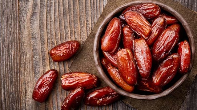 Consumption of dates has healthy benefits.Try them this monsoon!
