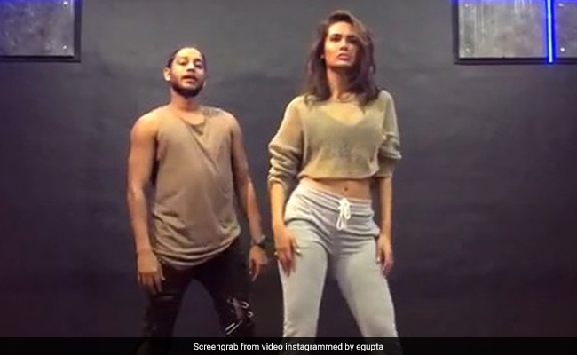 Viral Video: बादशाह के गाने पर थिरकीं एक्ट्रेस, कोरियोग्राफर संग यूं लगाई डांस फ्लोर पर आग