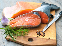 Omega-3 fatty acids in fish reduces mortality from diseases like cancer in both men and women