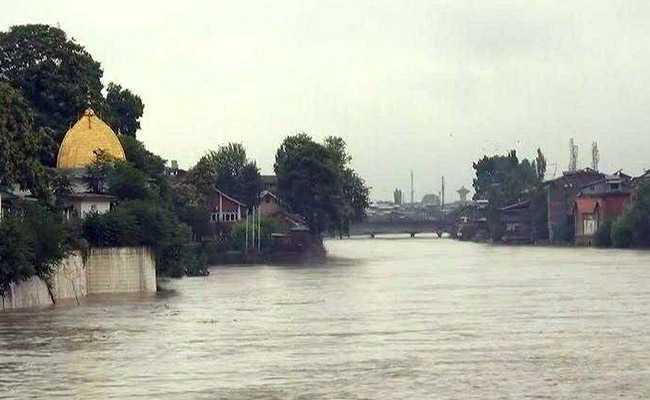 घाटी में भारी बारिश की वजह से मध्य कश्मीर में बाढ़ की चेतावनी जारी