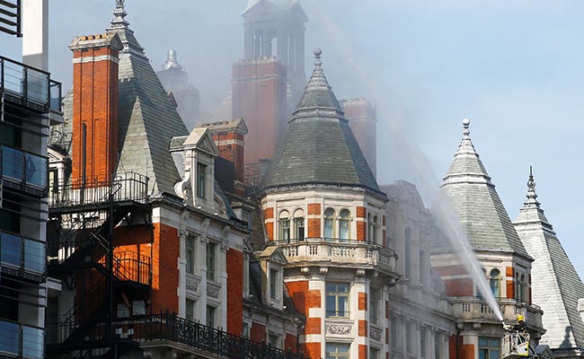 Robbie Williams Among Guests Who Escape Fire At London Hotel