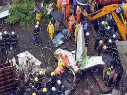 मुंबई विमान हादसा : दुर्घटना के एक मिनट पहले पायलट ने कहा था हम आ रहे हैं, लेकिन... मुंबई विमान हादसा : दुर्घटना के एक मिनट पहले पायलट ने कहा था हम आ रहे हैं, लेकिन...