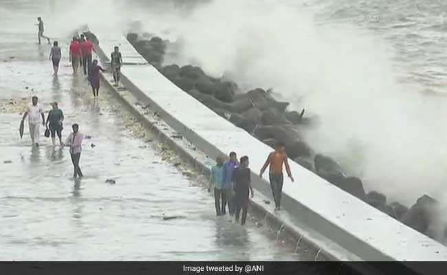 बारिश से तबाही: मुंबई में हाई टाइड, उत्तराखंड में बादल फटा, केरल में 4 और जम्‍मू में 7 की मौत