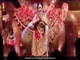 स्टेज पर उतरीं नीता अंबानी, यूं किया बेटे आकाश अंबानी और श्लोका मेहता की सगाई का शुभारंभ... स्टेज पर उतरीं नीता अंबानी, यूं किया बेटे आकाश अंबानी और श्लोका मेहता की सगाई का शुभारंभ...