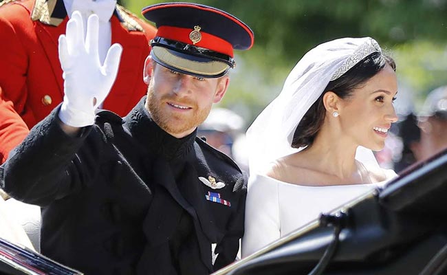 प्रिंस हैरी की शादी में शामिल हुईं उनकी पूर्व प्रेमिकाएं मुस्कुराती रहीं