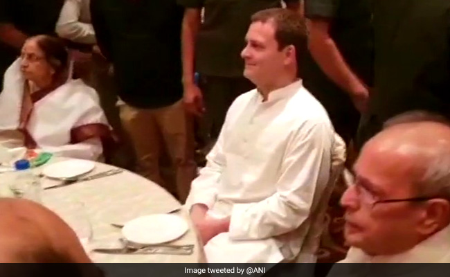 राहुल गांधी की इफ़्तार पार्टी में PM के फिटनेस VIDEO पर चर्चा, कांग्रेस अध्यक्ष ने कहा - अजीब