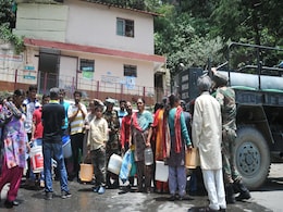 पानी के संकट से घिरे शिमला में विरोध प्रदर्शन, सरकारी स्कूल बंद पानी के संकट से घिरे शिमला में विरोध प्रदर्शन, सरकारी स्कूल बंद