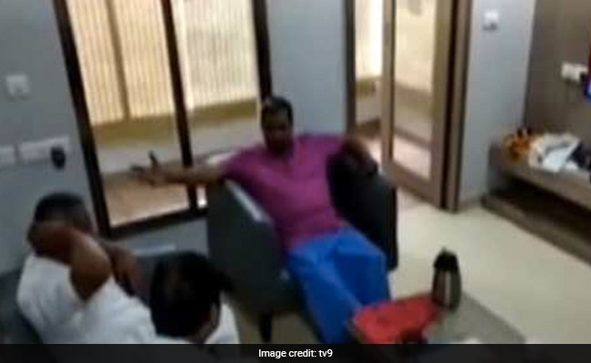 वीडियो वायरल होने के बाद सिद्धारमैया ने दी सफाई, बोले- किसने कहा कि मैं नाखुश हूं?