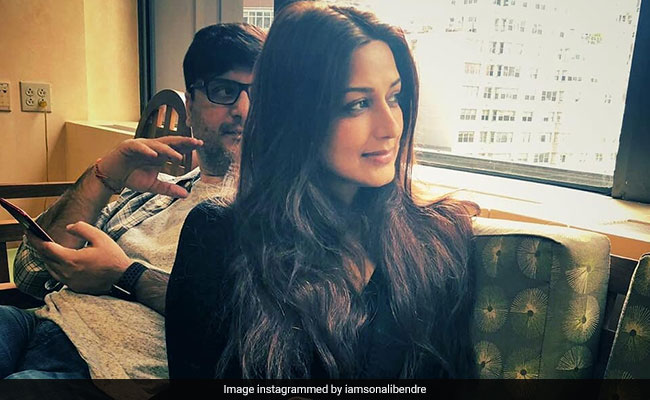 कैंसर से लड़ रही सोनाली बेंद्रे से मिलने पहुंचे अक्षय कुमार, सपोर्ट में आया बॉलीवुड