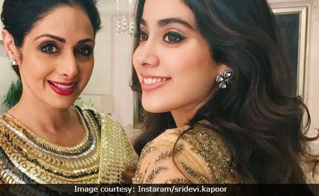 जाह्नवी कपूर ने पहले इंटरव्यू में बताया, कैसे गुजरी थी मां श्रीदेवी के साथ वो आखिरी रात...