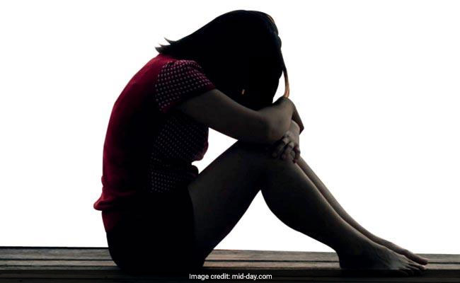 पत्नी कर रही थी आत्महत्या और पति बना रहा था वीडियो, मौत के बाद सोशल मीडिया पर वायरल हुआ तो...