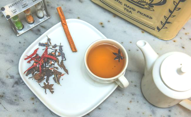 जरूरत से ज्यादा चाय पीने से होते हैं कई नुकसान! जान लें खतरों के बारे में भी...