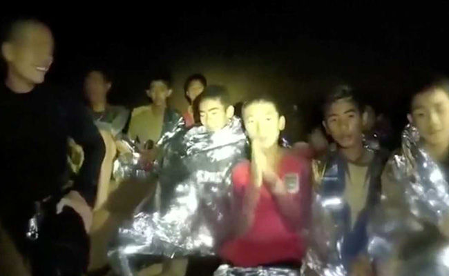 गुफा में जैसे ही पहुंचा कैमरा तो ये करते दिखे फंसे हुए खिलाड़ी, कही ऐसी बात