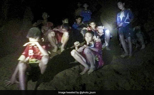 World's Best Divers Work In Darkness And Silence To Bring Back Thai Boys