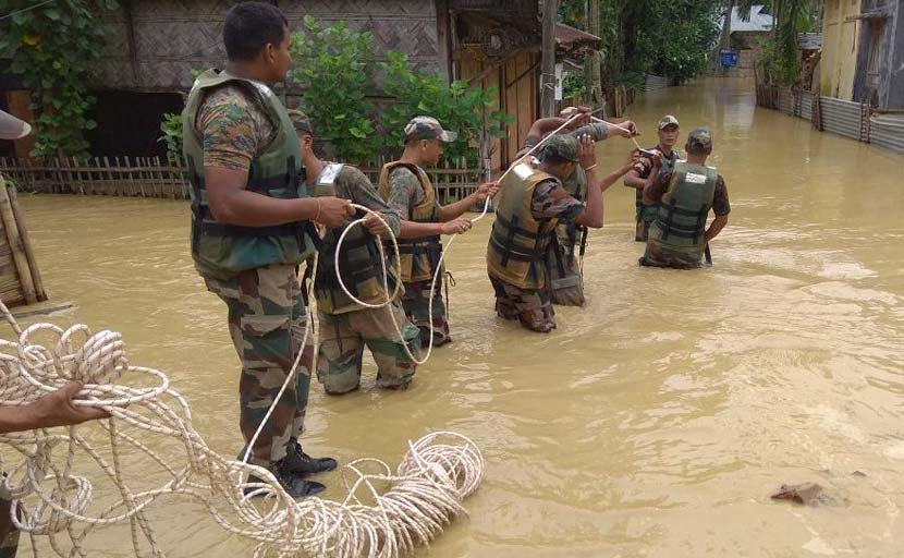 असम में बाढ़ की वजह से तीन और की मौत, कई इलाकों में सुधरे हालात