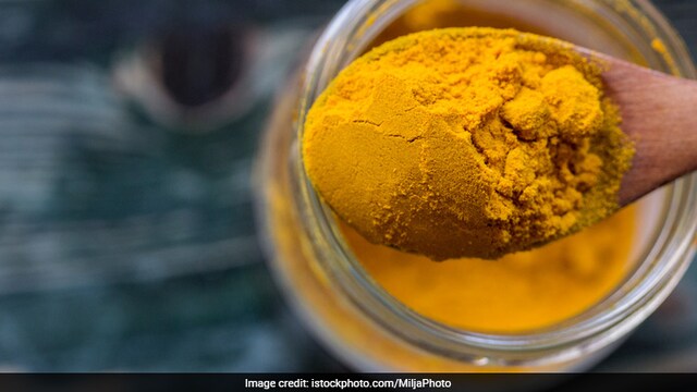 Turmeric has anti-inflammatory properties which can prevent various monsoon diseases