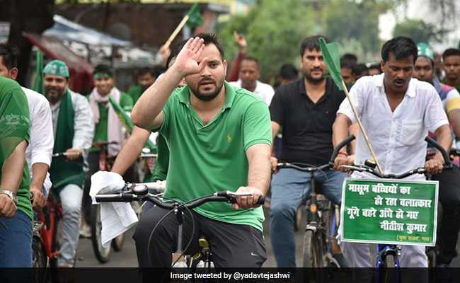 मुजफ्फरपुर कांड के खिलाफ RJD का दिल्ली में प्रदर्शन, तेजस्वी बोले- 'भारत माता की बेटियों की रक्षा' के लिए साथ आएं