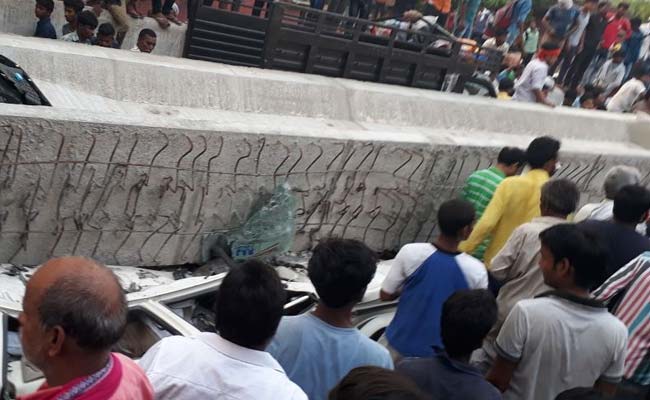 पीएम मोदी के संसदीय क्षेत्र वाराणसी में टला एक और बड़ा हादसा, फ्लाईओवर का प्लेट गिरा