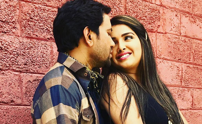 निरहुआ और आम्रपाली दुबे की जोड़ी ने फिर मचाया गदर, शरारत भरा वीडियो हुआ वायरल