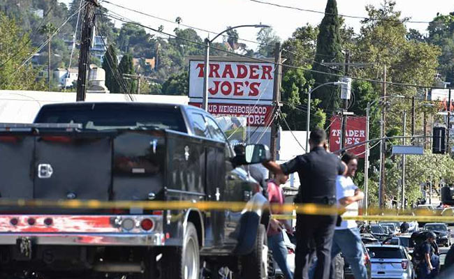 Gunman Who Barricaded Himself Inside Los Angeles Store Arrested, 1 Dead