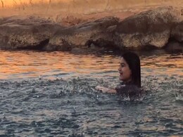 इस सिंगर ने पानी में की अठखेलियां तो वीडियो हुआ वायरल, फैन्स बोले- मस्ती करती है... इस सिंगर ने पानी में की अठखेलियां तो वीडियो हुआ वायरल, फैन्स बोले- मस्ती करती है...