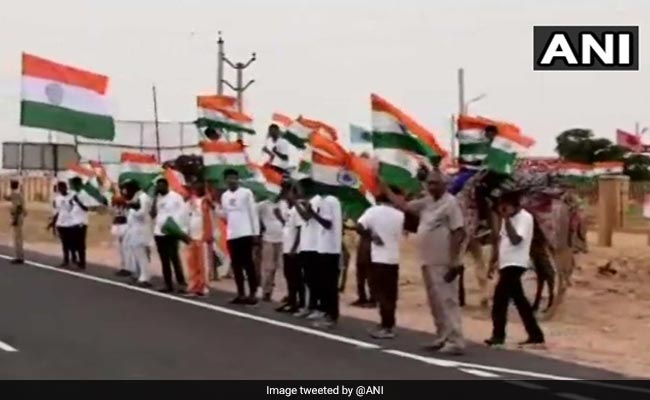 700 Km-Long Human Chain Formed Along India-Pak Border In Rajasthan