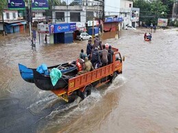 केरल में बाढ़ राहत के नाम पर सियासी खींचतान... केरल में बाढ़ राहत के नाम पर सियासी खींचतान...