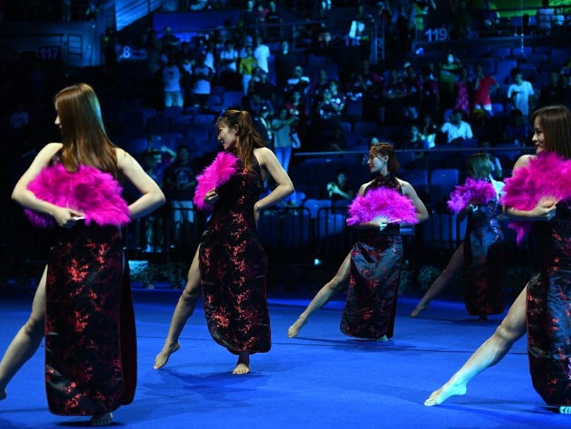 Pom-Pom Girls And Kiss Cams: Badminton Gets Edgy To Win Fans