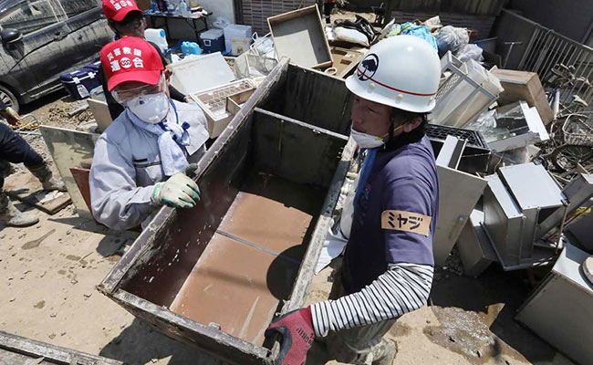 18,000 Volunteers Across Japan Help In Worst Affected Areas After Floods
